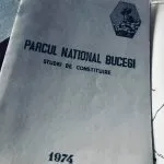 Cubierta de un documento titulado «Parcul Național Bucegi», fechado en 1974.