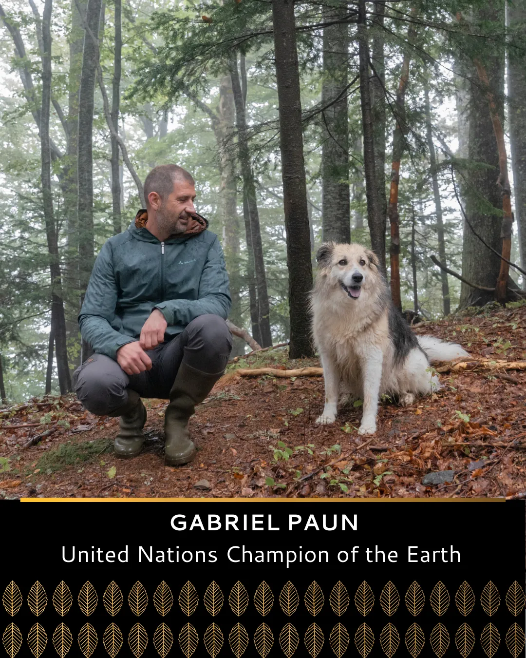 Gabriel Păun neben einem Hund in einem Wald, auf einem Motiv mit dem Text „United Nations Champion of the Earth“